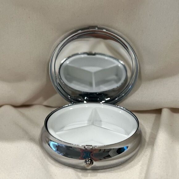 Cutie Kitten Travel Pill Box 3 Compartment Medicine Metal Cat Pill Case NEW 🐱 - Picture 5 of 5